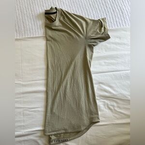 Men’s lululemon shirt drysense/license to train. Size medium